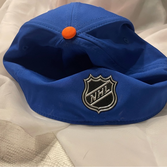 Never worn New York Islanders baseball hat. - Picture 4 of 5